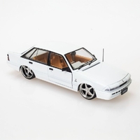1:24 VL Custom Metallic White  | DDA706